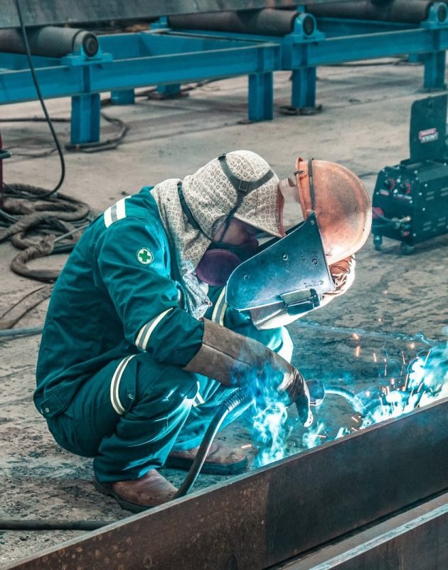 canva-a-man-welding-in-the-workshop-MAFpu5gl-yE